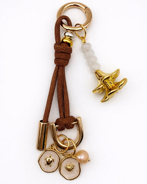 Leo Charm in Chestnut Brown